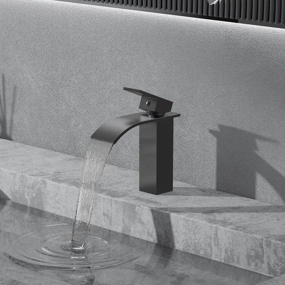 emke-robinetterie-f01-mitigeur-lavabo-cascade-chrom-bec-117-mm image 1